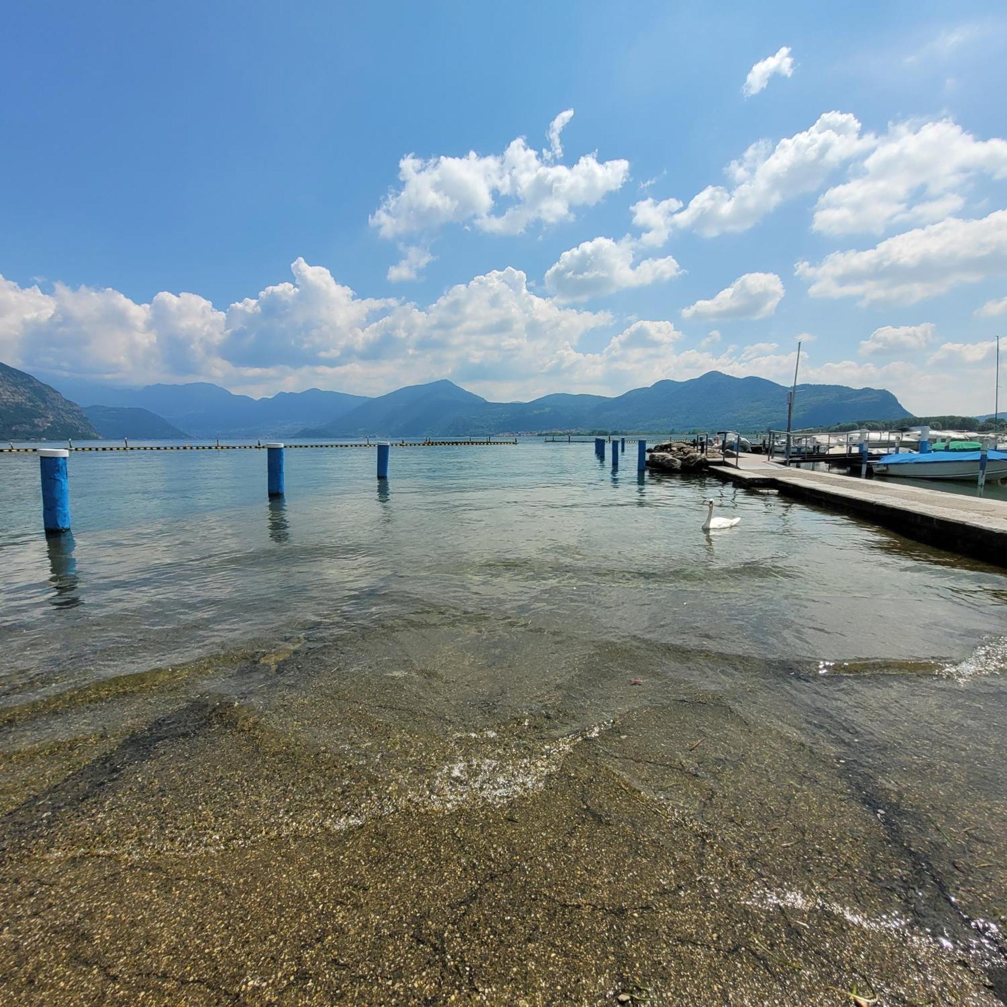 Light On Lake Iseo Clusane Buitenkant foto